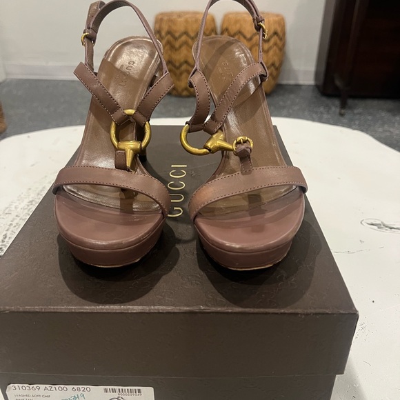 Gucci Women's Blush Heels - Picture 4 of 7